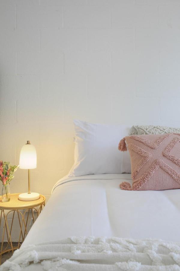 Abode Mooloolaba, Backpackers & Motel Rooms Exteriör bild