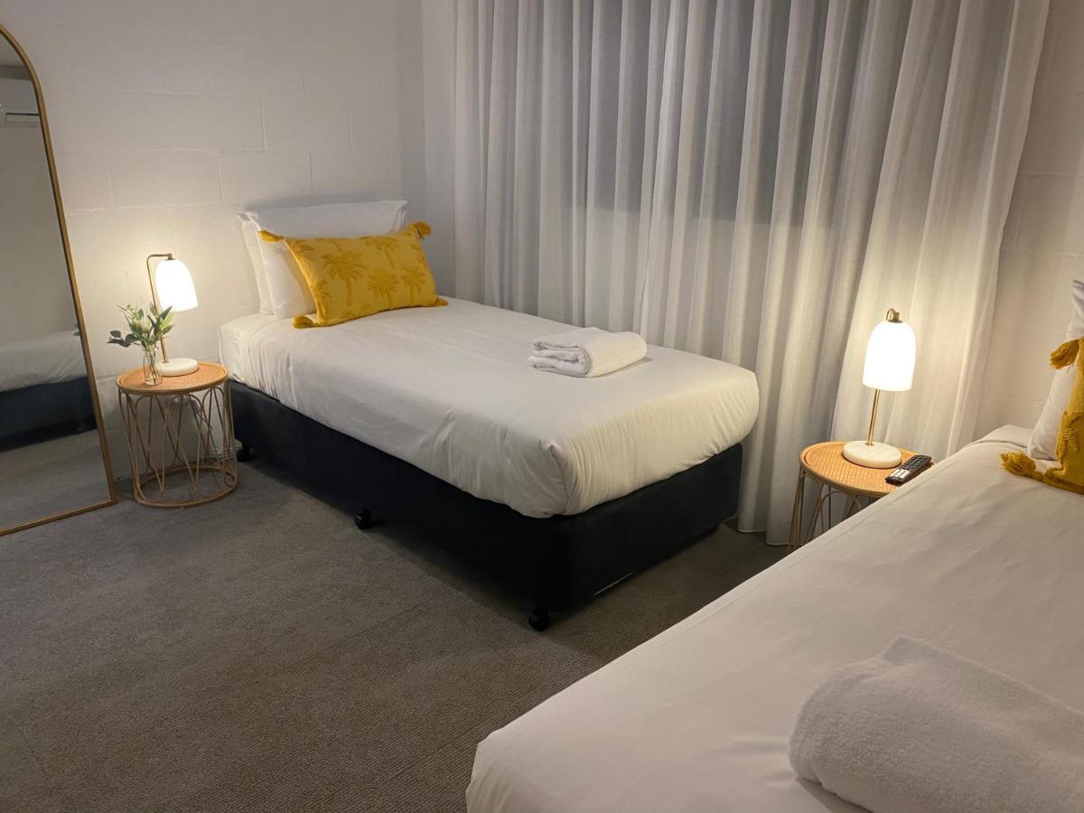 Abode Mooloolaba, Backpackers & Motel Rooms Exteriör bild